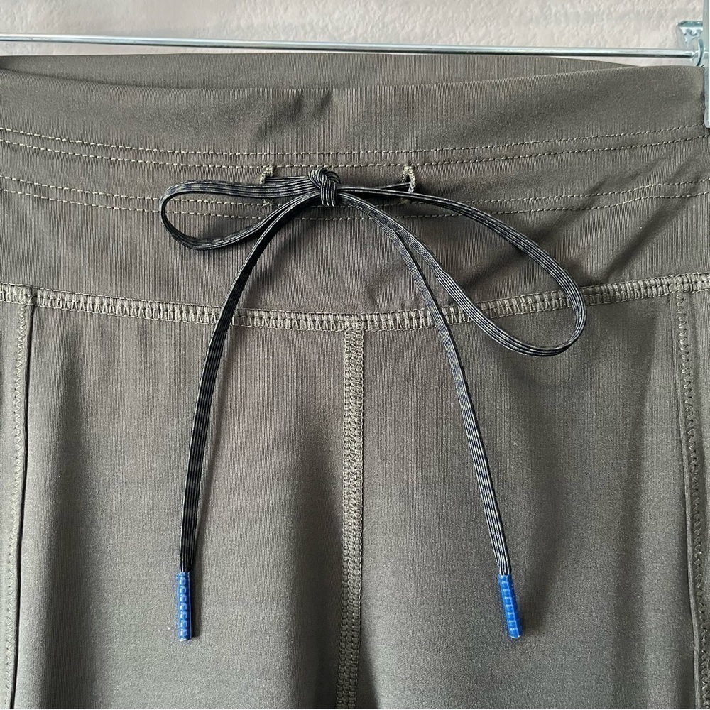 THE UPSIDE Army Green Midi Drawstring Active Skinny Leggings Arrow Logo Size 2 - Picture 8 of 14
